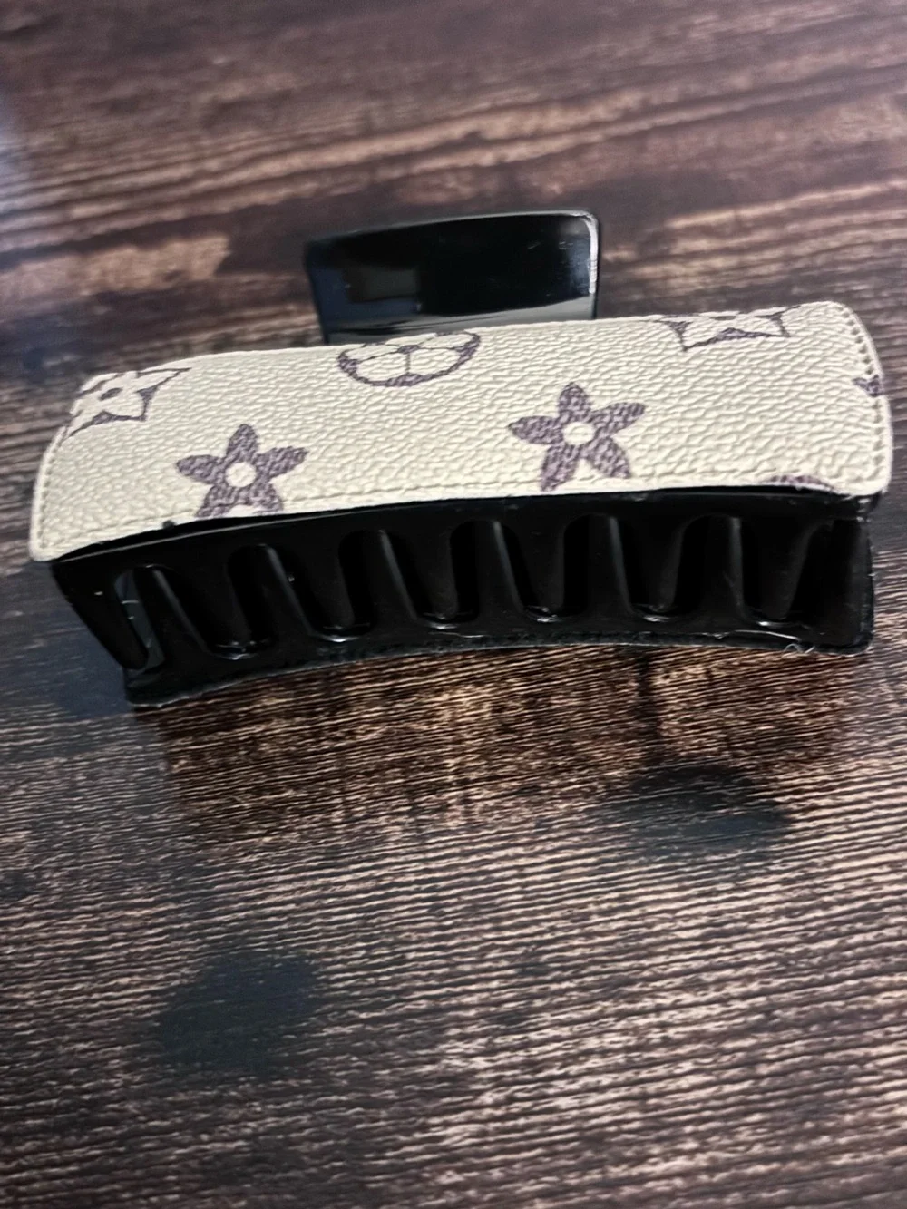 Designer‎ Inspired Cream Leather-Patterned Floral Hair Claw Clip